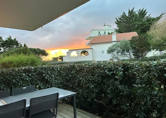 Apartment : En Rez De Jardin *