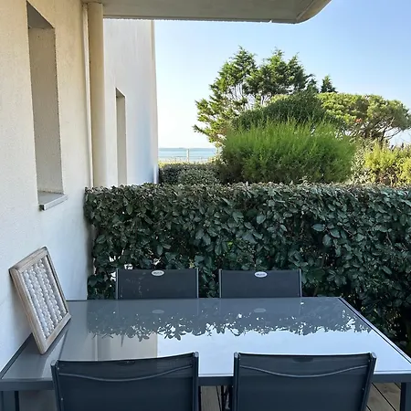 : En Rez De Jardin *